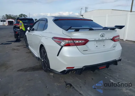 2018 Toyota Camry Xse z USA, uszkodzony, nr VIN 4T1B61HK7JU651957